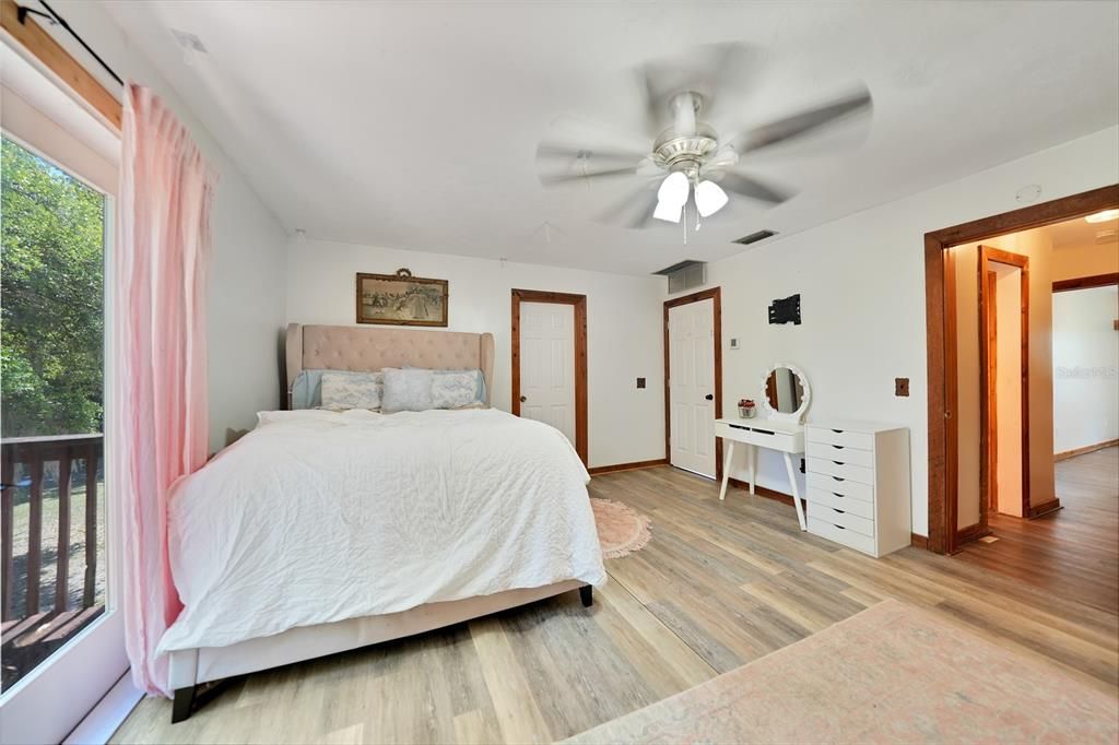 En Venta: $739,000 (4 camas, 2 baños, 2718 Pies cuadrados)