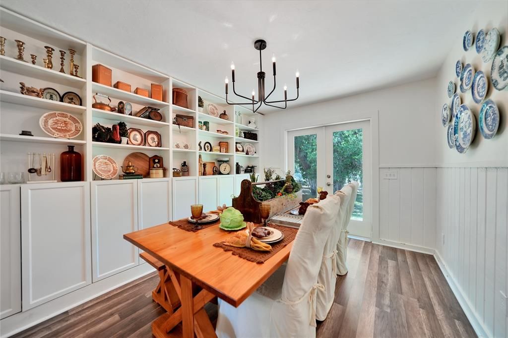 En Venta: $739,000 (4 camas, 2 baños, 2718 Pies cuadrados)