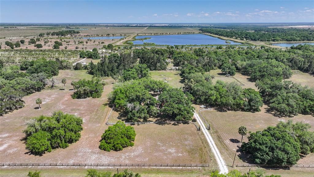 En Venta: $739,000 (4 camas, 2 baños, 2718 Pies cuadrados)