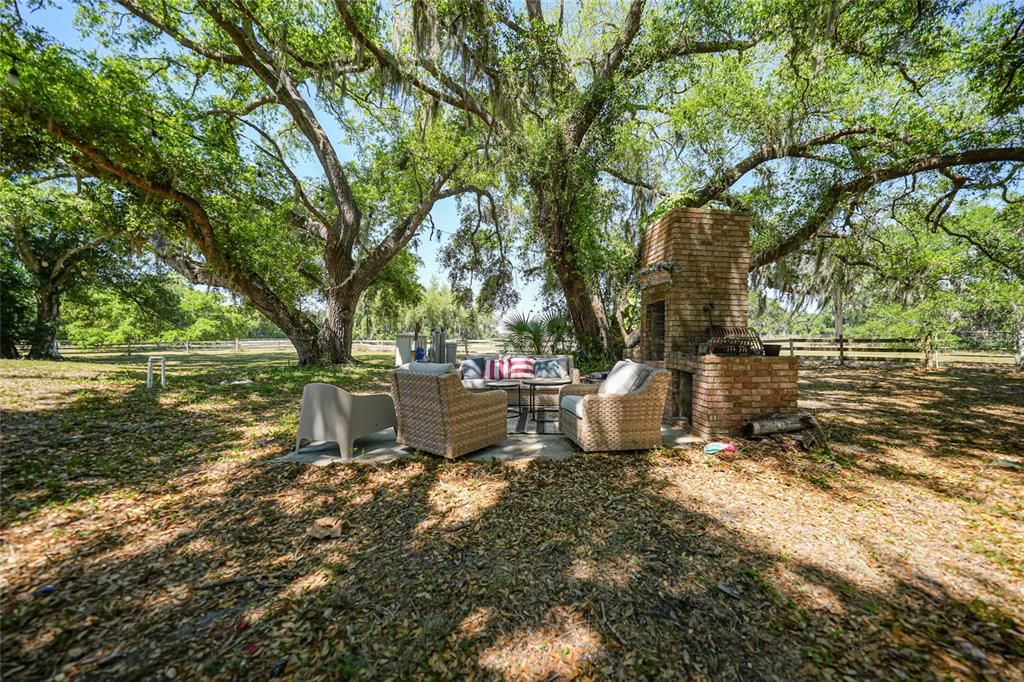 En Venta: $739,000 (4 camas, 2 baños, 2718 Pies cuadrados)