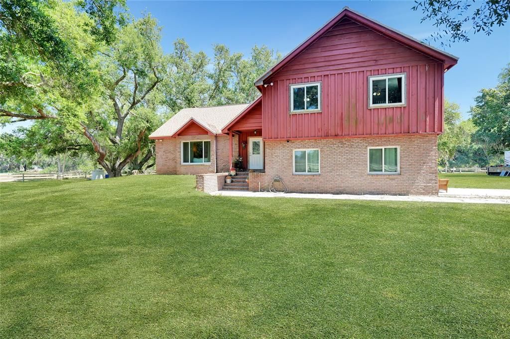 En Venta: $739,000 (4 camas, 2 baños, 2718 Pies cuadrados)