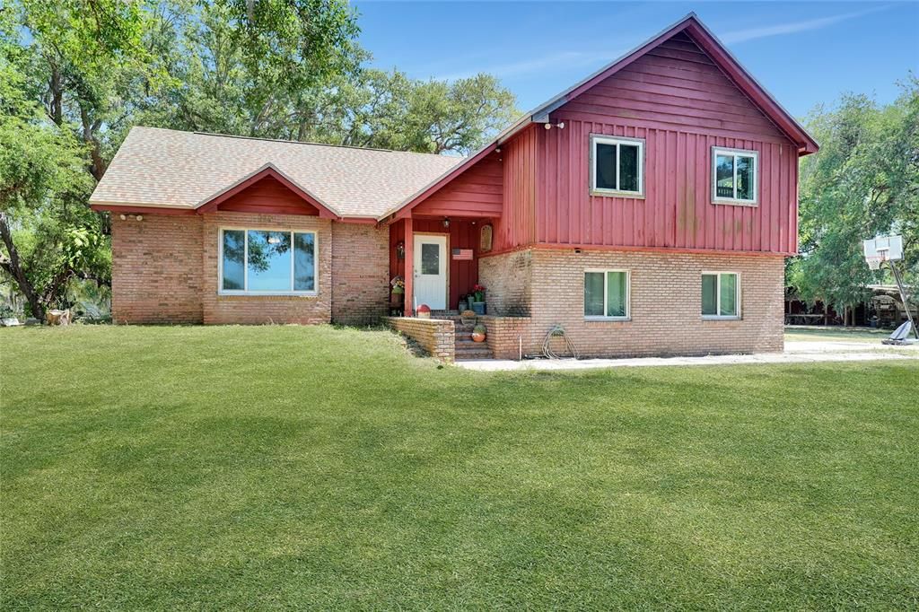 En Venta: $739,000 (4 camas, 2 baños, 2718 Pies cuadrados)