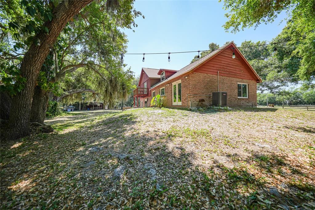 En Venta: $739,000 (4 camas, 2 baños, 2718 Pies cuadrados)