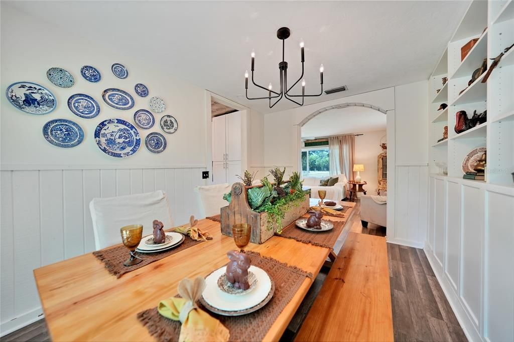 En Venta: $739,000 (4 camas, 2 baños, 2718 Pies cuadrados)