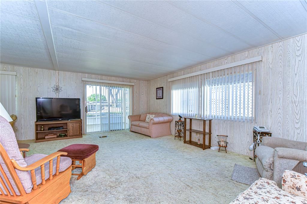 Active With Contract: $112,500 (2 beds, 2 baths, 1056 Square Feet)