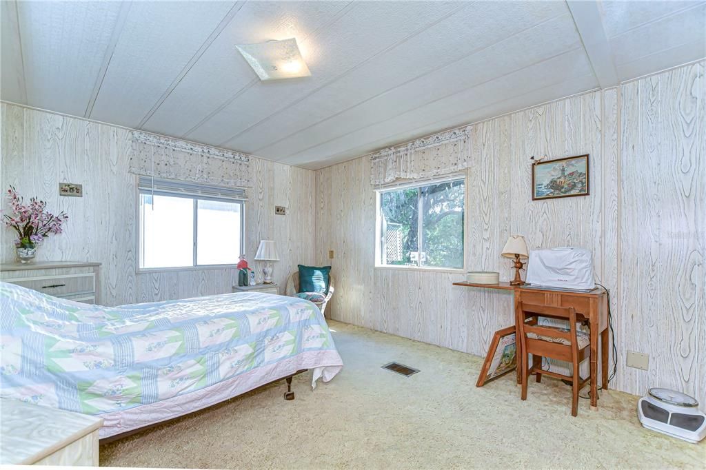 Active With Contract: $112,500 (2 beds, 2 baths, 1056 Square Feet)