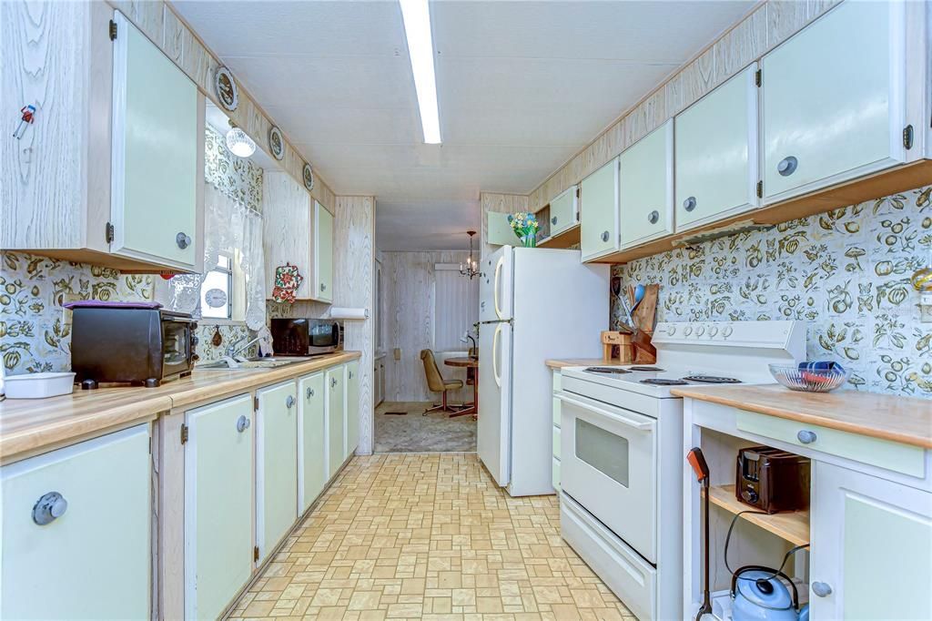 Active With Contract: $112,500 (2 beds, 2 baths, 1056 Square Feet)