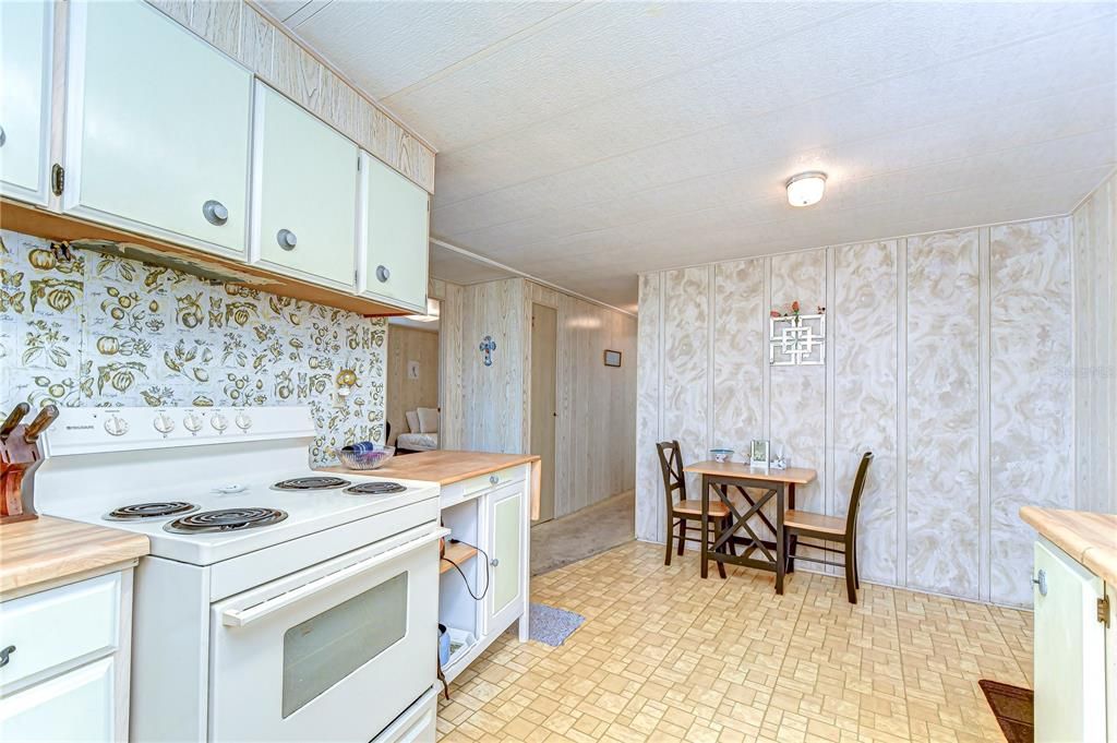 Active With Contract: $112,500 (2 beds, 2 baths, 1056 Square Feet)