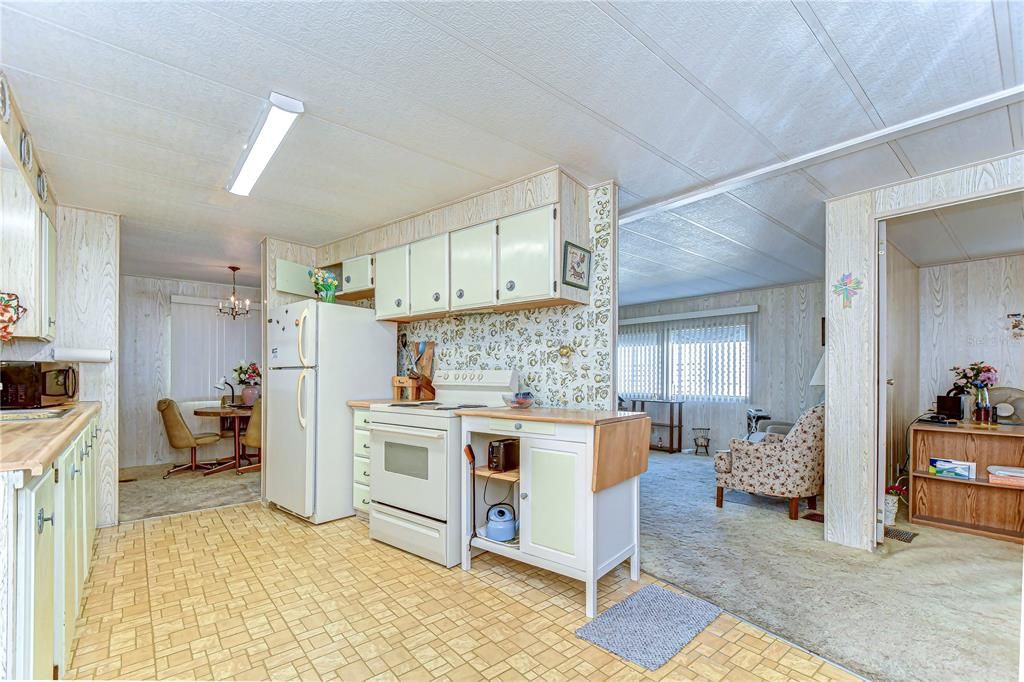 Active With Contract: $112,500 (2 beds, 2 baths, 1056 Square Feet)