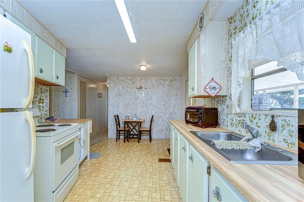 Active With Contract: $112,500 (2 beds, 2 baths, 1056 Square Feet)