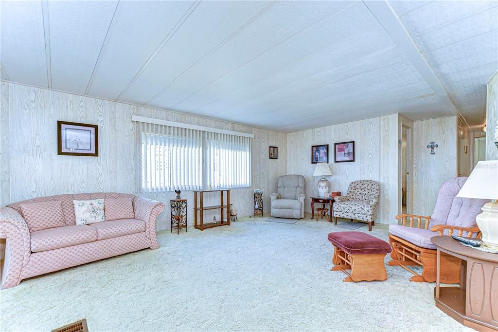 Active With Contract: $112,500 (2 beds, 2 baths, 1056 Square Feet)