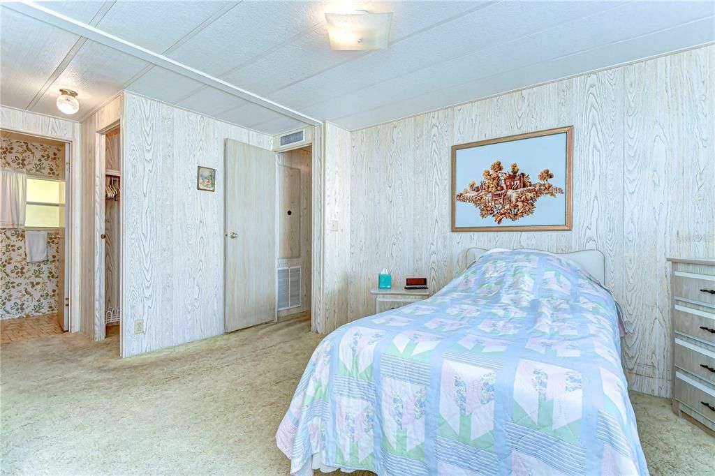 Active With Contract: $112,500 (2 beds, 2 baths, 1056 Square Feet)