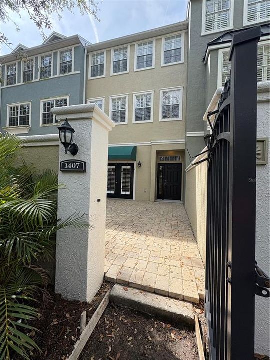 Recently Rented: $4,200 (3 beds, 2 baths, 1648 Square Feet)