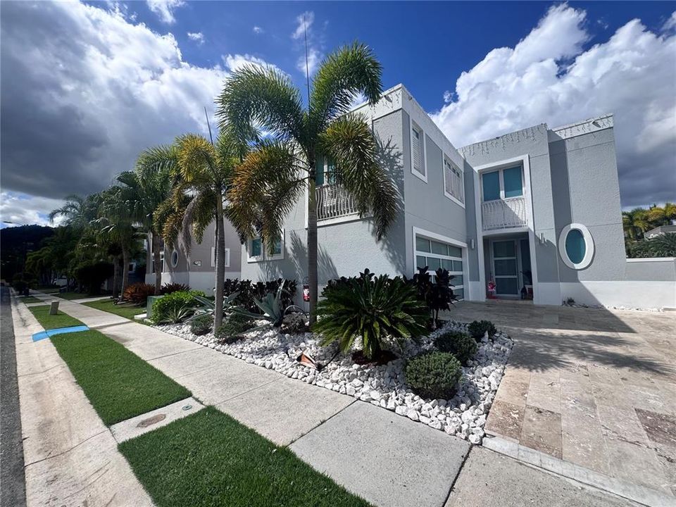 Recently Sold: $640,000 (4 beds, 4 baths, 2600 Square Feet)