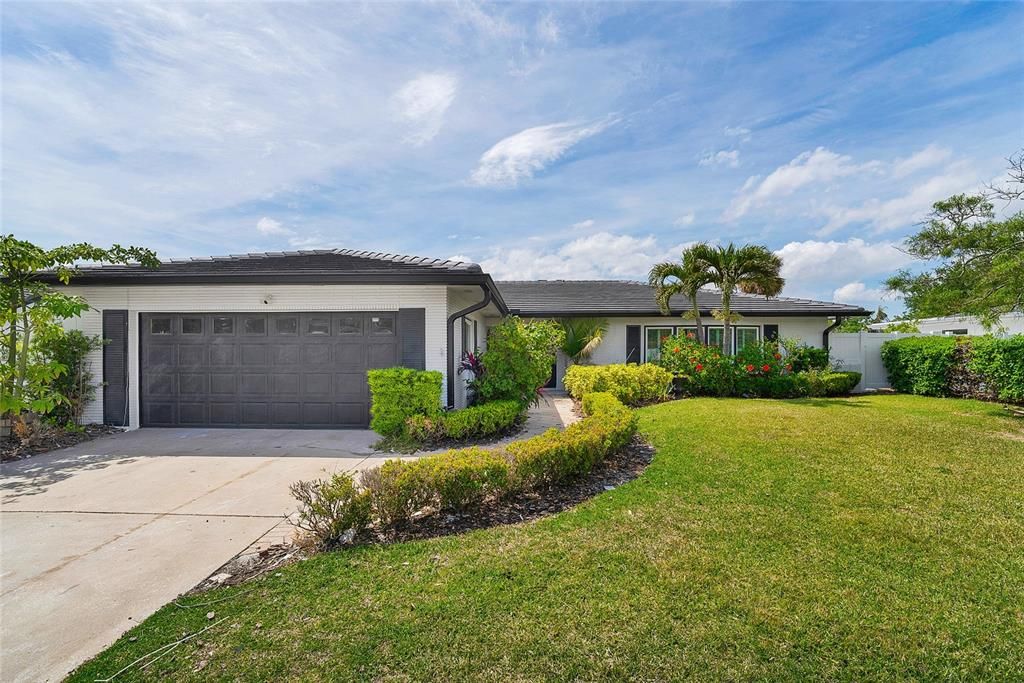 Recently Rented: $6,000 (4 beds, 2 baths, 1984 Square Feet)