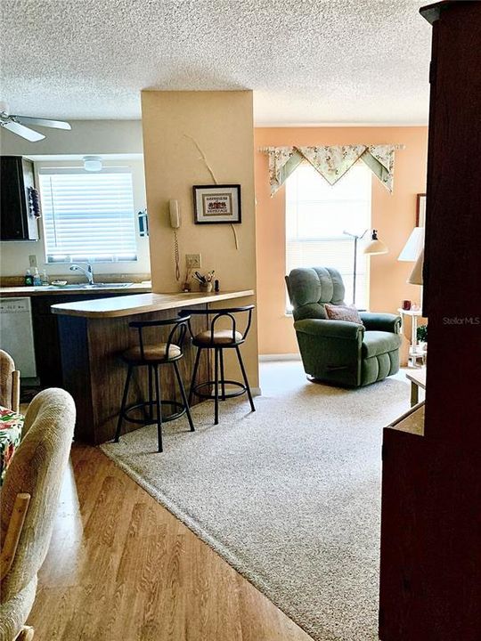 На продажу: $122,500 (2 спален, 2 ванн, 864 Квадратных фут)