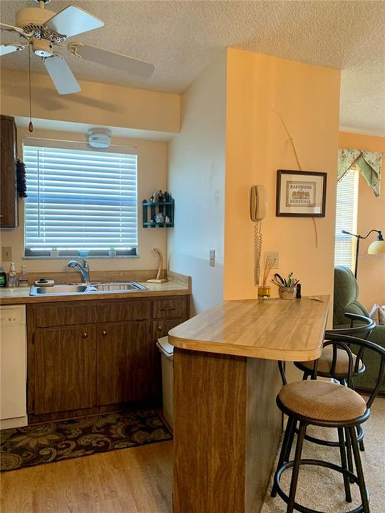 На продажу: $122,500 (2 спален, 2 ванн, 864 Квадратных фут)