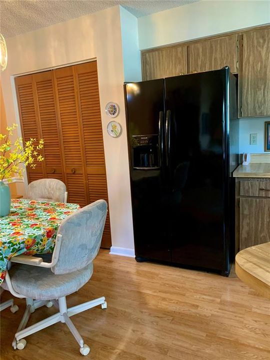 На продажу: $122,500 (2 спален, 2 ванн, 864 Квадратных фут)