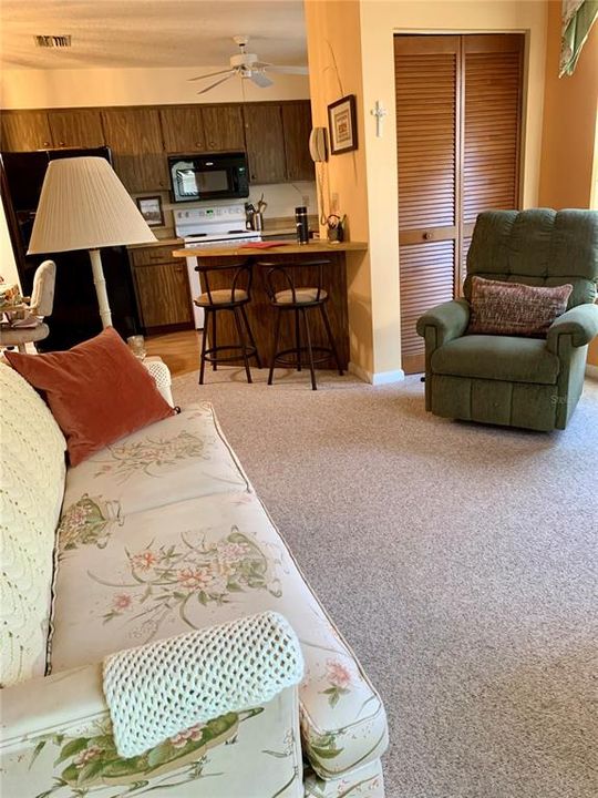 На продажу: $122,500 (2 спален, 2 ванн, 864 Квадратных фут)