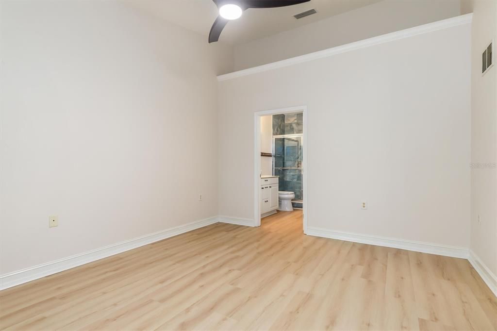 For Sale: $169,993 (2 beds, 2 baths, 1079 Square Feet)