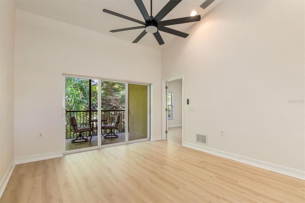 For Sale: $169,993 (2 beds, 2 baths, 1079 Square Feet)