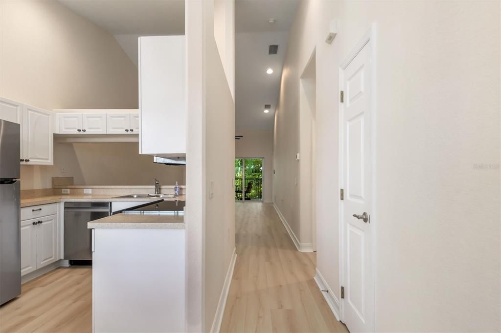 For Sale: $169,993 (2 beds, 2 baths, 1079 Square Feet)