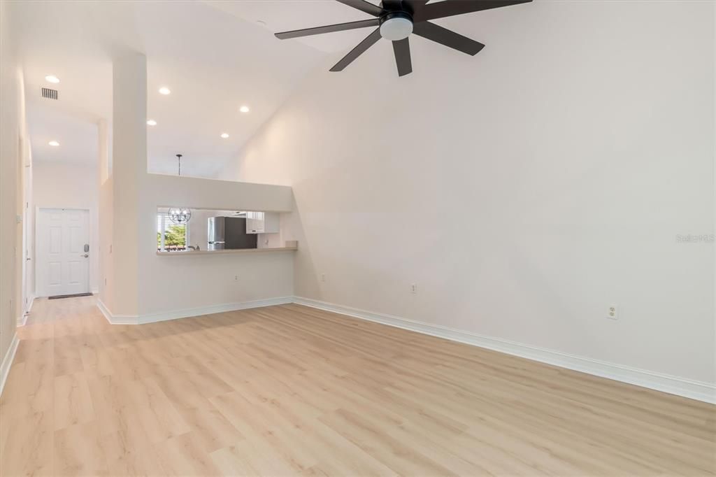 For Sale: $169,993 (2 beds, 2 baths, 1079 Square Feet)