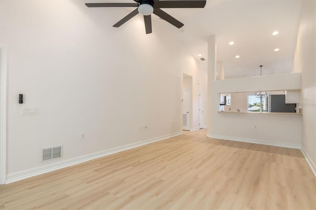 For Sale: $169,993 (2 beds, 2 baths, 1079 Square Feet)