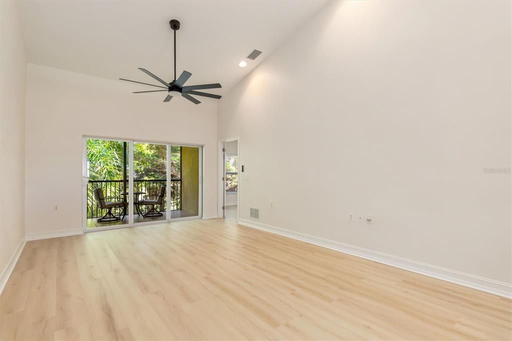 For Sale: $169,993 (2 beds, 2 baths, 1079 Square Feet)