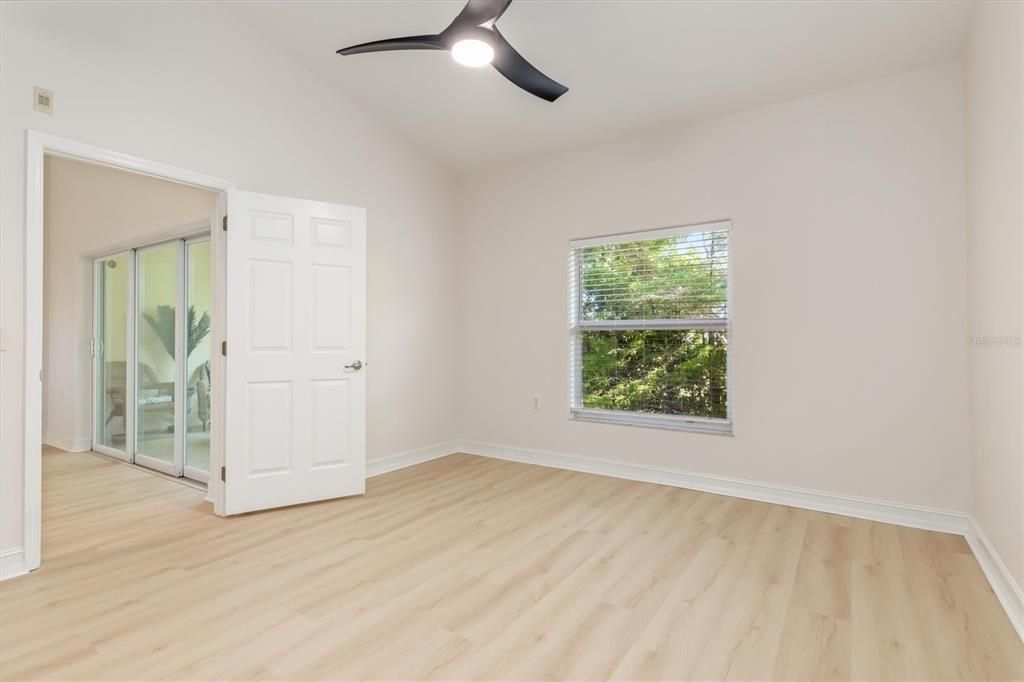 For Sale: $169,993 (2 beds, 2 baths, 1079 Square Feet)