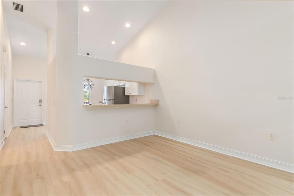 For Sale: $169,993 (2 beds, 2 baths, 1079 Square Feet)