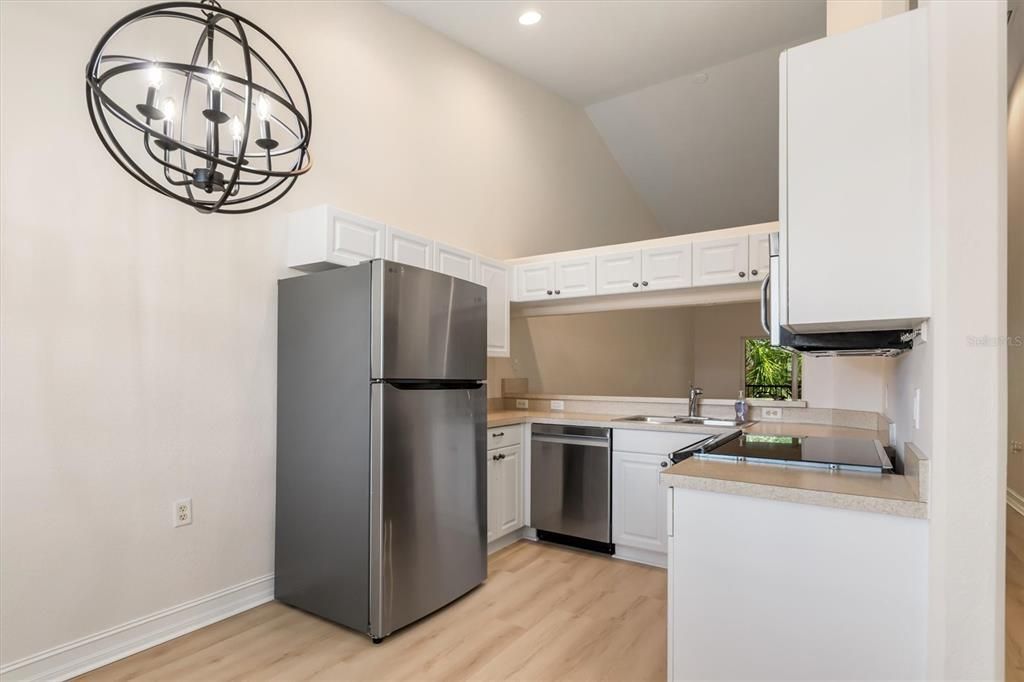 For Sale: $169,993 (2 beds, 2 baths, 1079 Square Feet)