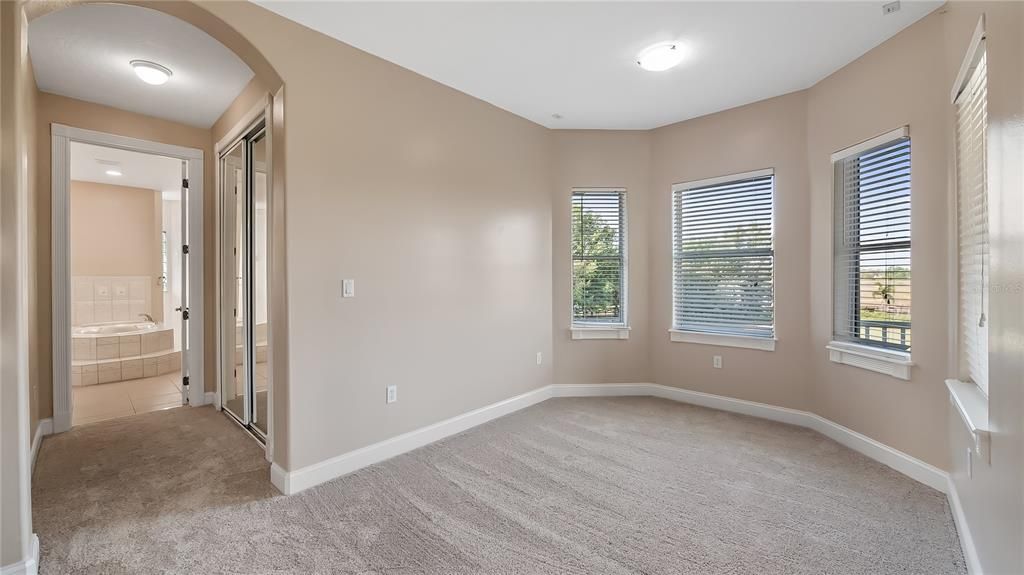 En Venta: $898,999 (4 camas, 4 baños, 3780 Pies cuadrados)