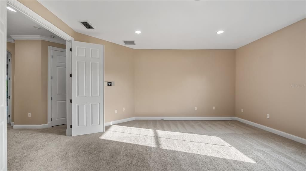 En Venta: $898,999 (4 camas, 4 baños, 3780 Pies cuadrados)