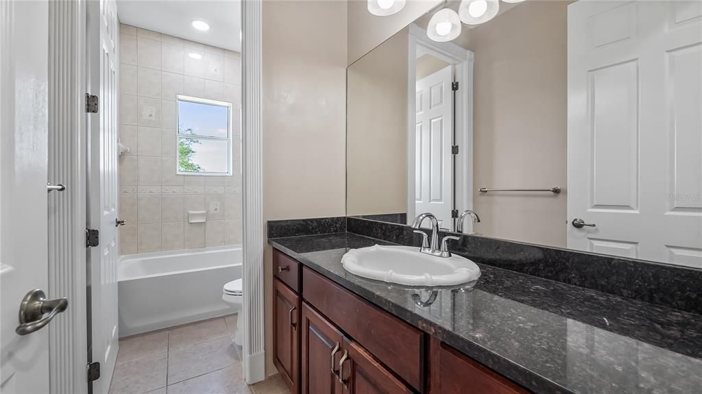 En Venta: $898,999 (4 camas, 4 baños, 3780 Pies cuadrados)