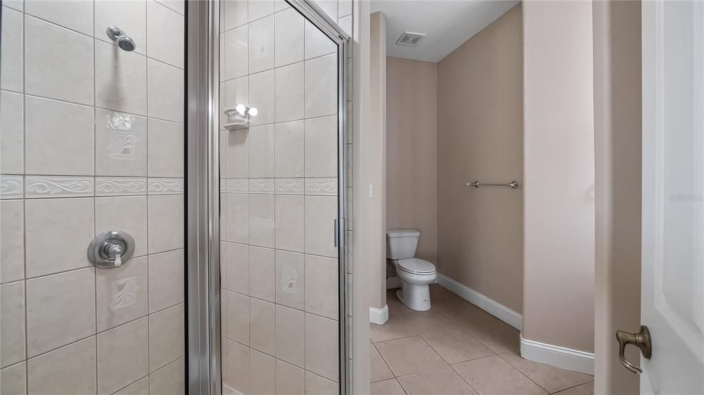 En Venta: $898,999 (4 camas, 4 baños, 3780 Pies cuadrados)