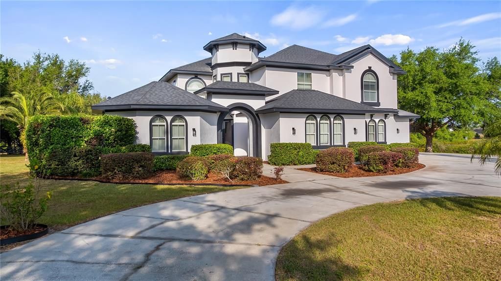 En Venta: $898,999 (4 camas, 4 baños, 3780 Pies cuadrados)