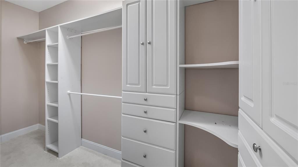 En Venta: $898,999 (4 camas, 4 baños, 3780 Pies cuadrados)