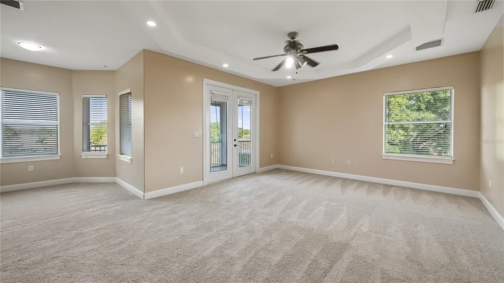 En Venta: $898,999 (4 camas, 4 baños, 3780 Pies cuadrados)