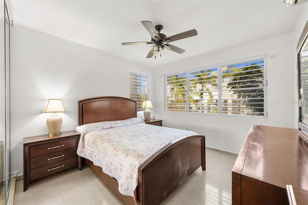 For Sale: $875,000 (5 beds, 4 baths, 4500 Square Feet)
