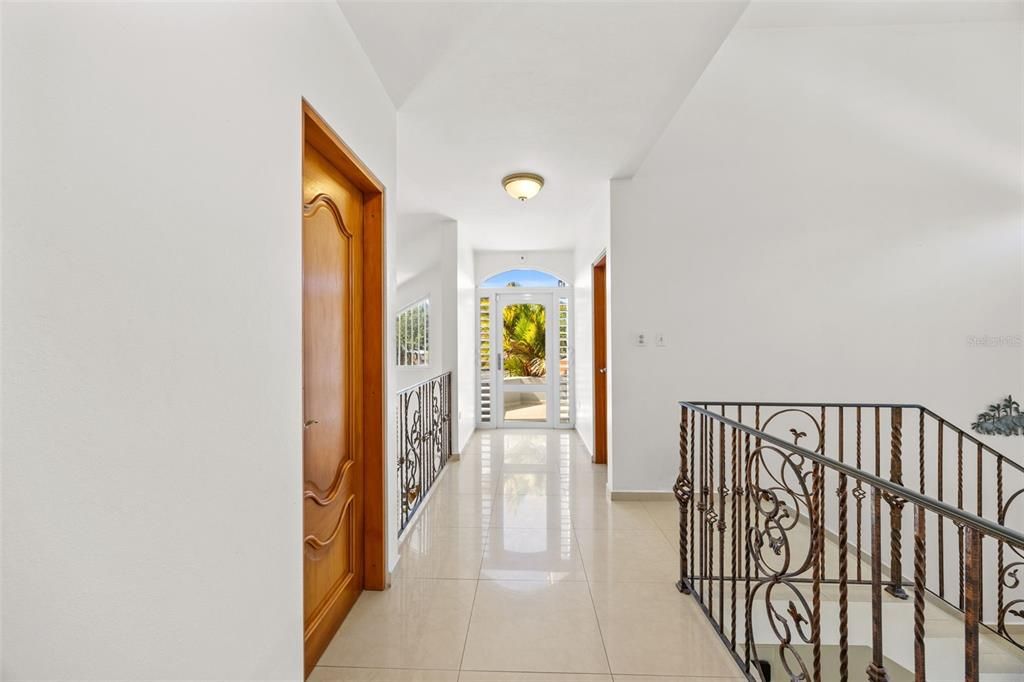 For Sale: $875,000 (5 beds, 4 baths, 4500 Square Feet)