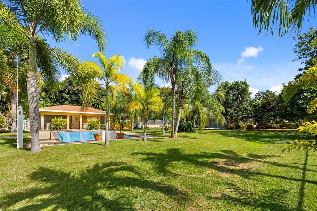 For Sale: $875,000 (5 beds, 4 baths, 4500 Square Feet)