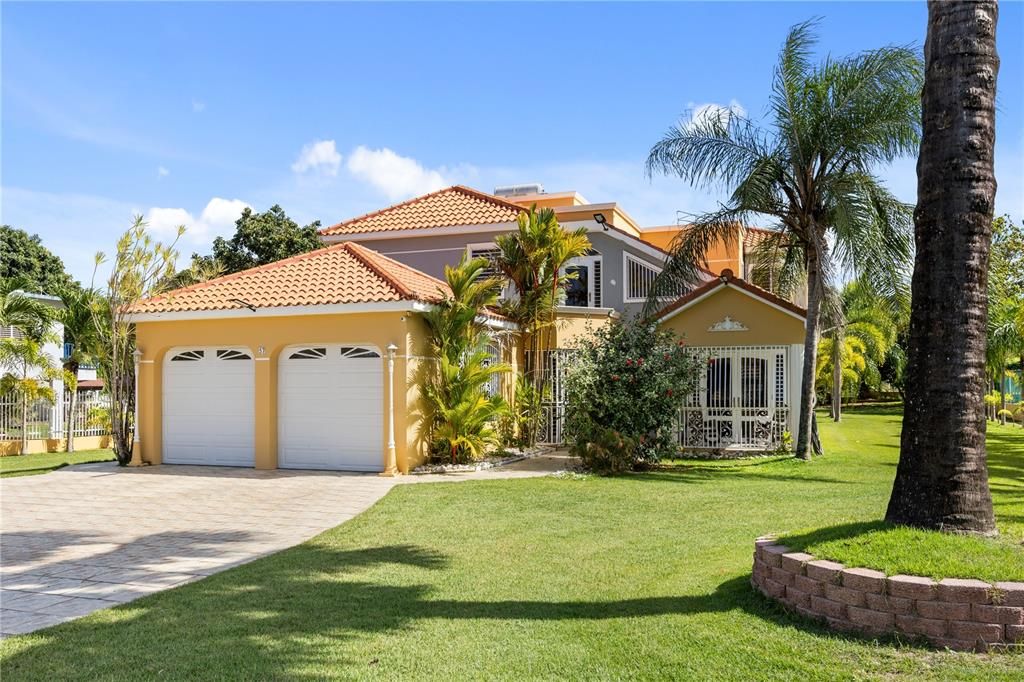 For Sale: $875,000 (5 beds, 4 baths, 4500 Square Feet)