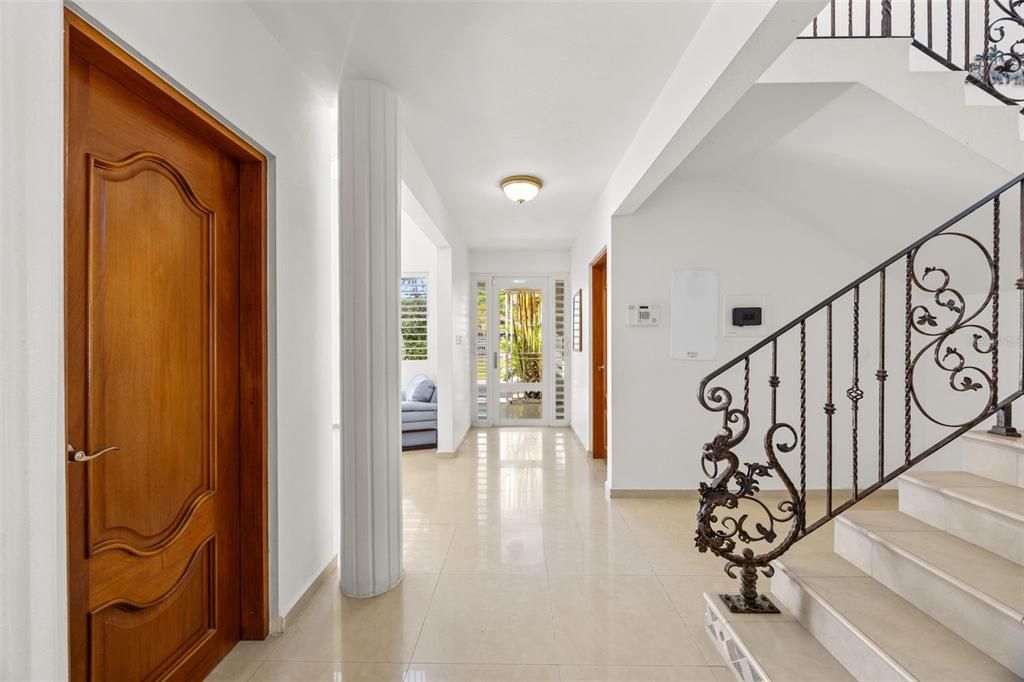 For Sale: $875,000 (5 beds, 4 baths, 4500 Square Feet)