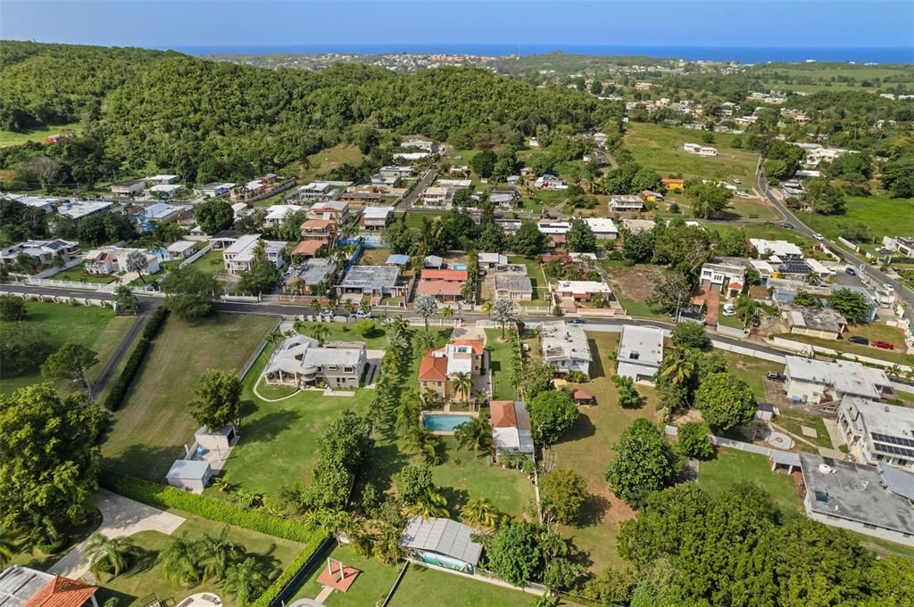 For Sale: $875,000 (5 beds, 4 baths, 4500 Square Feet)