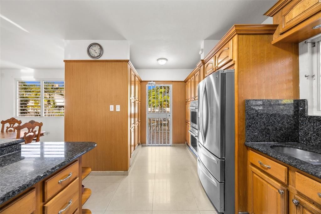 For Sale: $875,000 (5 beds, 4 baths, 4500 Square Feet)