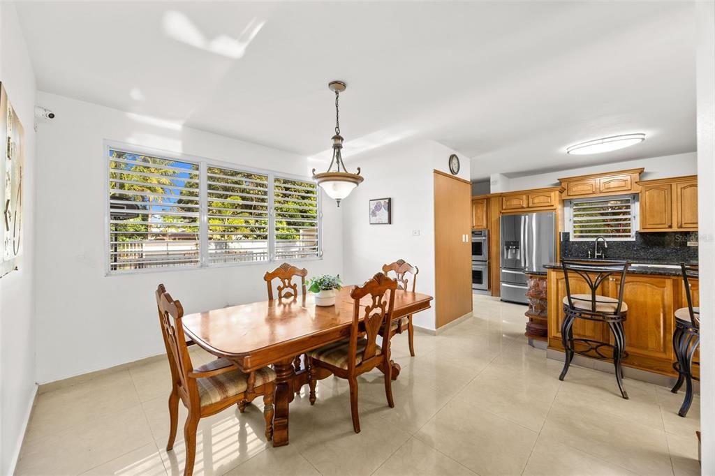 For Sale: $875,000 (5 beds, 4 baths, 4500 Square Feet)