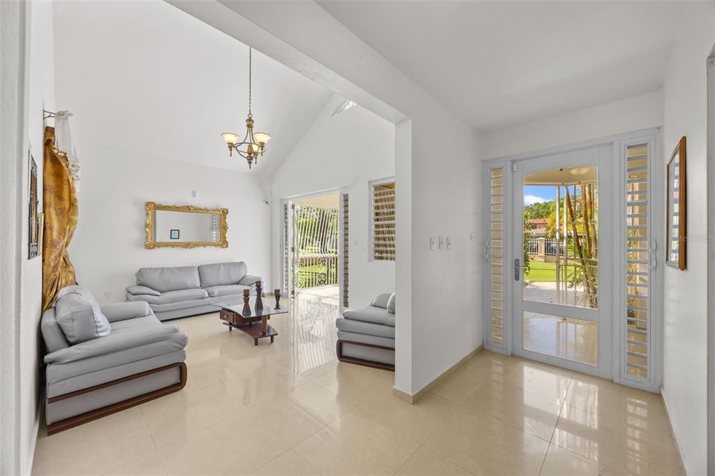 For Sale: $875,000 (5 beds, 4 baths, 4500 Square Feet)