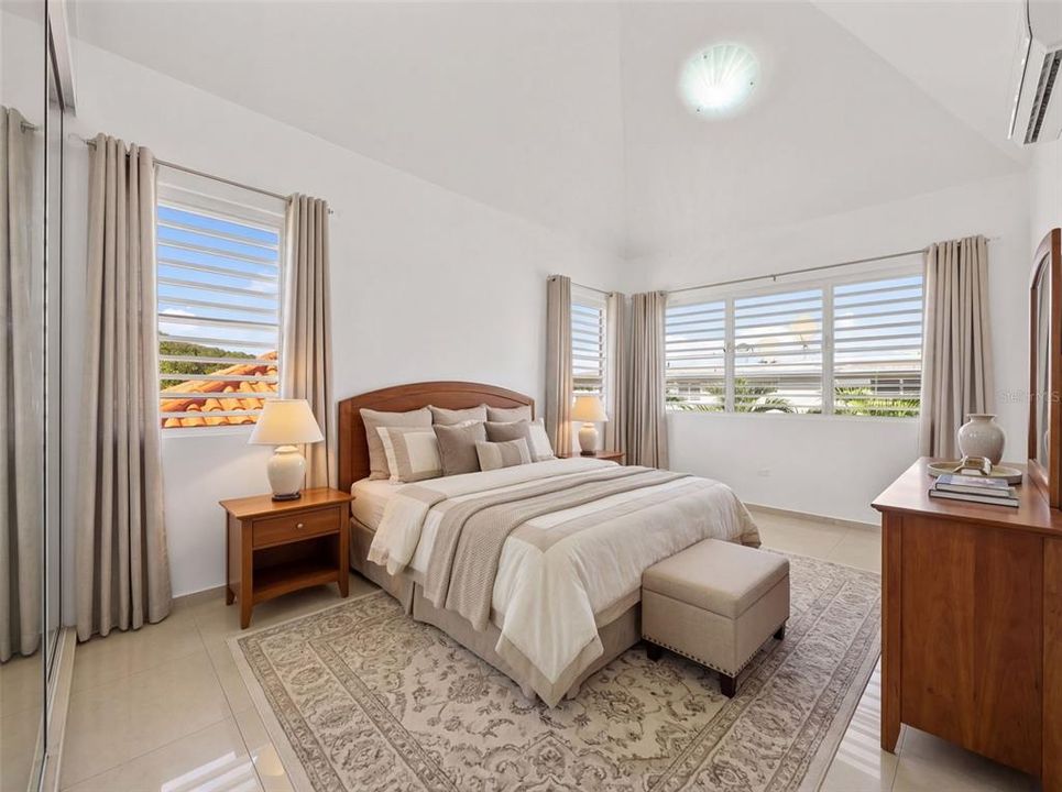 For Sale: $875,000 (5 beds, 4 baths, 4500 Square Feet)