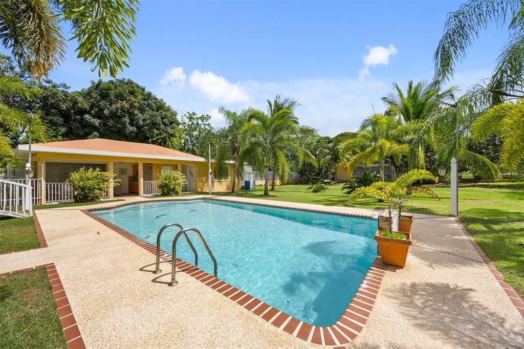 For Sale: $875,000 (5 beds, 4 baths, 4500 Square Feet)